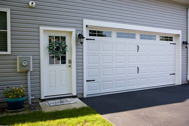 24/7 Emergency Garage Door Panel Replacement experts in Circle D-KC Estates, TX
